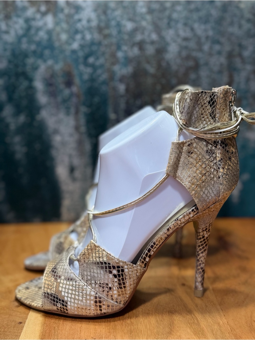 Bebe Rare Archival 2010s McBling Betinna Gladiator Heels Snakeskin 9 NWOT - Picture 15 of 15